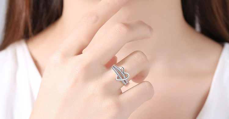 Spectacular Silver Heart Ring with Rhinestones